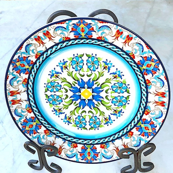 222 FIFTH TUNISIA DINNER PLATE FLORAL RED GREEN BLUE 10 IN NEW PORCELAIN - Picture 1 of 5